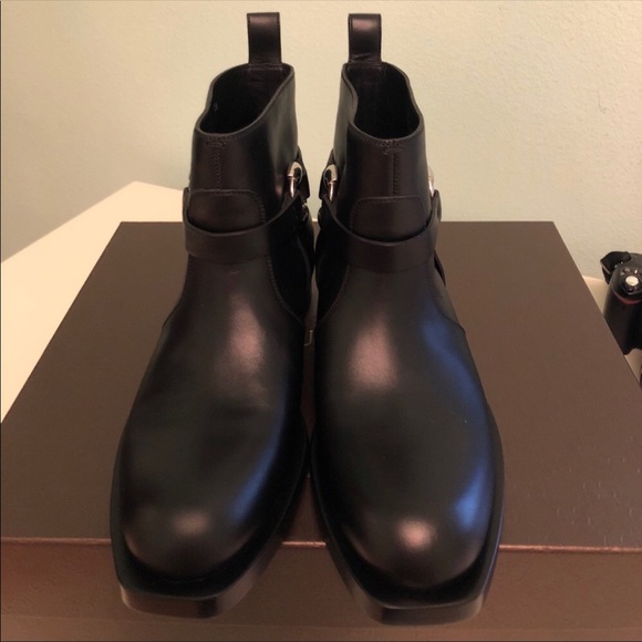 Super stylish Gucci booties. Brand new with box - Picture 2 of 5